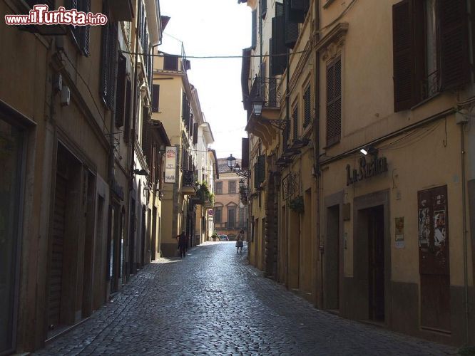 Immagine Corso della Repubblica, la via nel centro storico di Velletri - © Deblu68 - Wikimedia Commons.