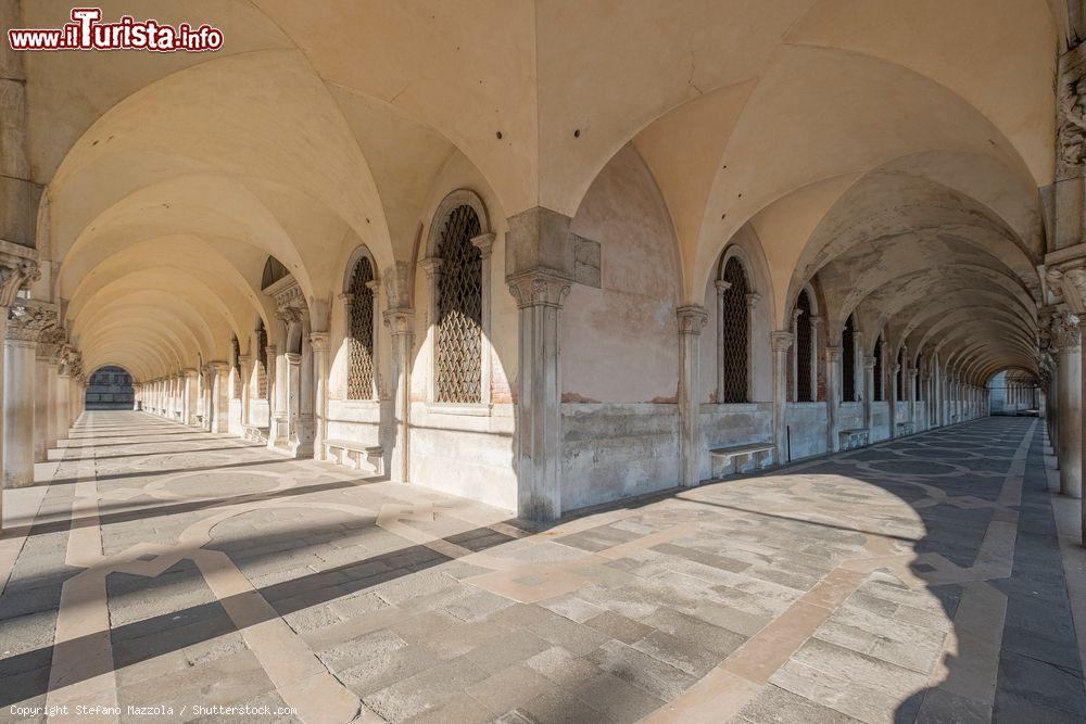 Immagine Venezia, marzo 2020: le strade deserte per l'emergenza coronavirus Covid-19 nel Veneto - © Stefano Mazzola / Shutterstock.com