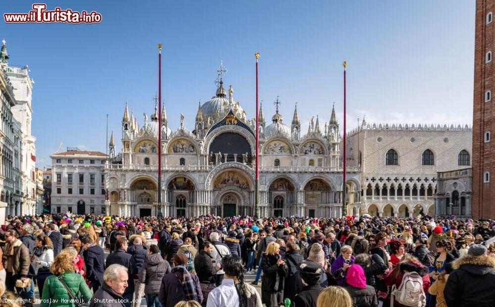 Immagine Venezia visitabile solo su prenotazione: dal 2022 sarà più raro vedere le folle accalcarsi su piazza San Marco? - © Jaroslav Moravcik / Shutterstock.com