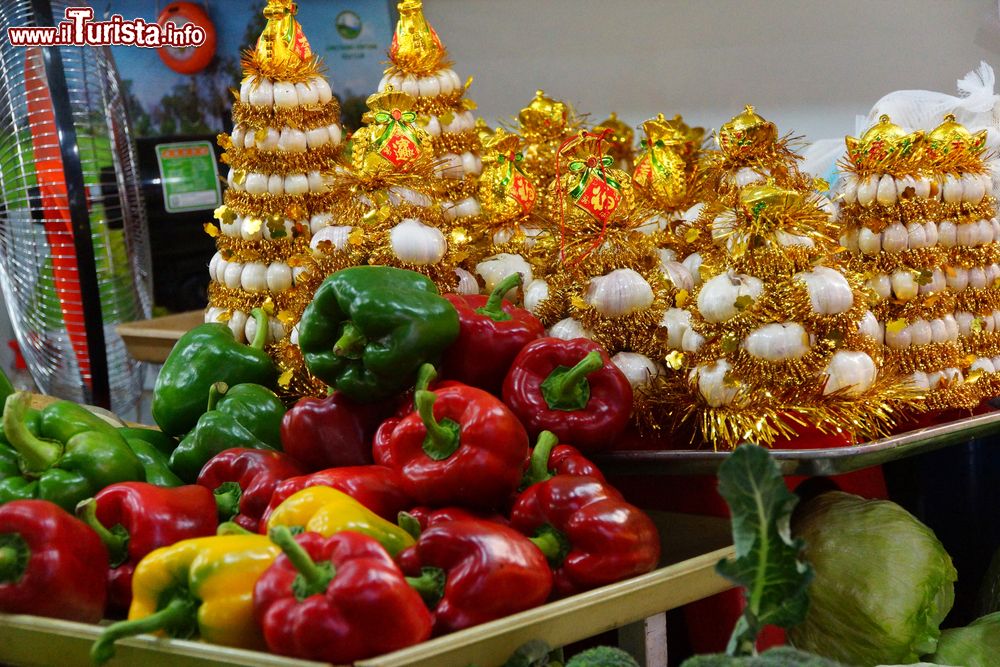 Immagine Verdura esposta nel mercato di Ben Thanh a Saigon (Ho Chi Minh City), Vietnam.