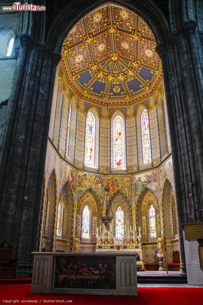 Immagine Vetrata della cattedrale di Santa Maria a Kilkenny, Irlanda. Luogo di culto di fede cattolica, questa chiesa è stata progettata dall'architetto William Deane Butler ispirandosi alla cattedrale di Gloucester - © alredosaz / Shutterstock.com