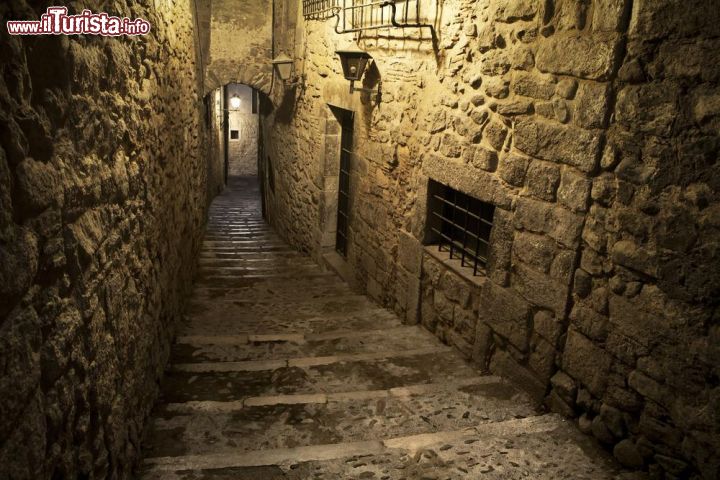 Immagine Una via del quartiere ebraico di Girona, tra i meglio conservati della Spagna - foto © funkyfrogstock  / Shutterstock.com