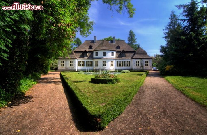 Immagine Villaggio di Koszuty a sud est di Poznan, Polonia - E' immerso nella natura il borgo di Koszuty nei pressi di Poznan © Radoslaw Maciejewski / Shutterstock.com