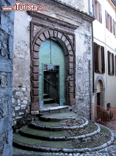 Immagine Vicolo Baciafemmine ad Amelia, la cittadina del sud dell'Umbria.