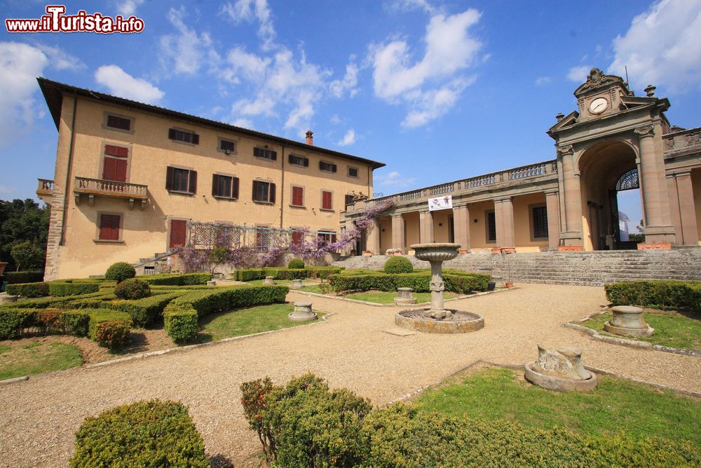 Immagine Villa Caruso a Lastra a Signa a sud di Firenze. La dimora appartenne alla famiglia dei Medici