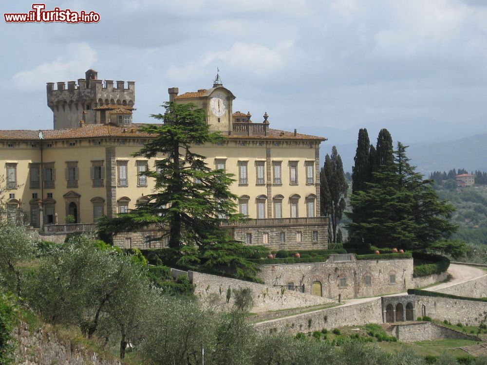 Immagine La Villa di Torre a Cona, si trova nei dintorni di San Donato in Collina, vicino a Firenze - © Triple 8 - Wikipedia