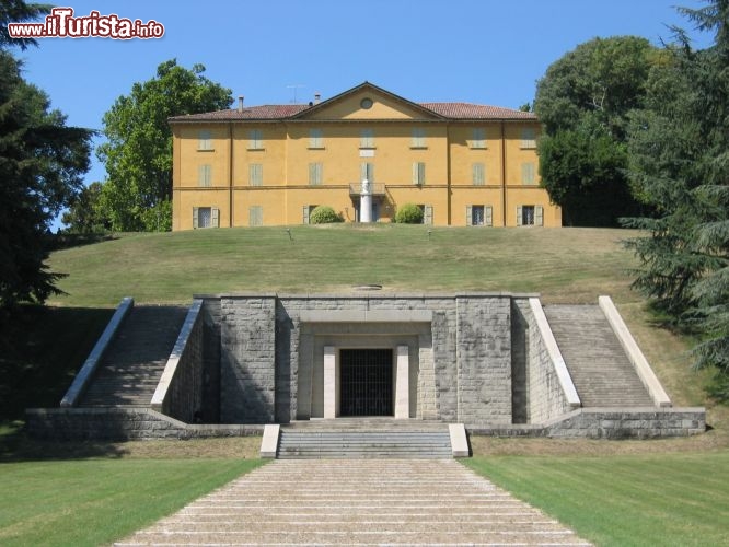 Immagine Villa Griffone a Sasso Marconi, casa del Nobel Guglielmo - © www.comune.sassomarconi.bologna.it
