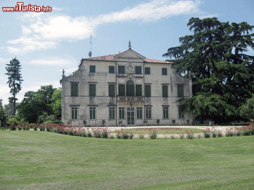 Immagine Villa Manzoni a Noventa Padovana in Veneto - © G.F.S., CC BY 3.0, Wikipedia