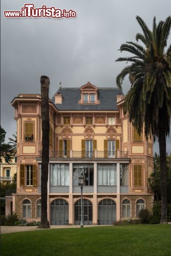 Immagine Villa Nobel: una dimora di grande prestigio - Questa splendida ed elegante villa in stile moresco fu l'ultimo dimora del celebre Alfred Nobel, il quale ormai anziano e debole di salute, scelse proprio Sanremo come luogo tranquillo in cui vivere, fino al 1896, anno in cui morì. A distanza di più di un secolo poi, la villa è stata del tutto ristrutturata e aperta al pubblico, ed è inoltre diventata la sede del museo "Scopri l'Ottocento". - © Khirman Vladimir / Shutterstock.com