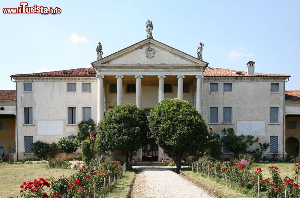 Immagine Villa Piovene a Lugo di Vicenza nel Veneto - © Marcok - CC BY-SA 3.0, Wilipedia