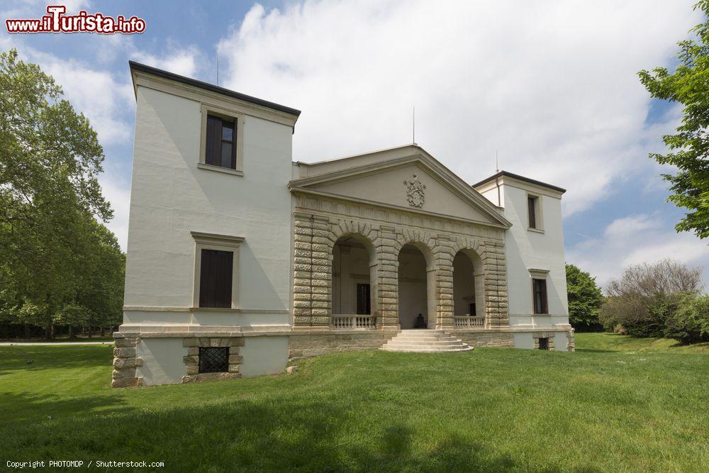 Immagine Villa Pisani Bonetti a Bagnolo di lonigo, uno dei capolavori tra le ville venete del Palladio - © PHOTOMDP / Shutterstock.com