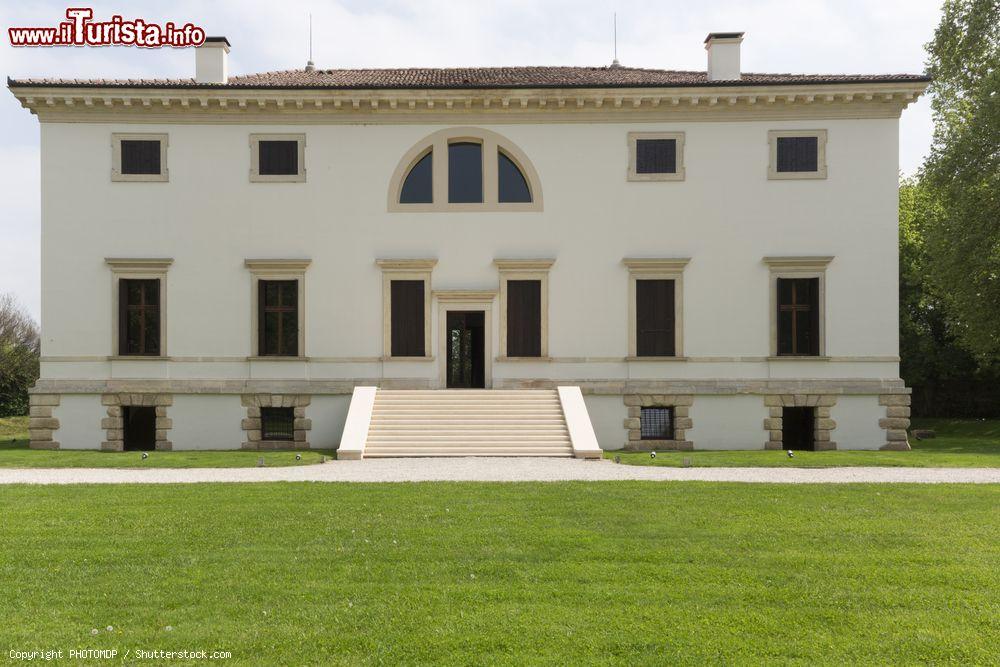 Immagine Villa Pisani Bonetti opera di Andrea Palladio a Lonigo - © PHOTOMDP / Shutterstock.com
