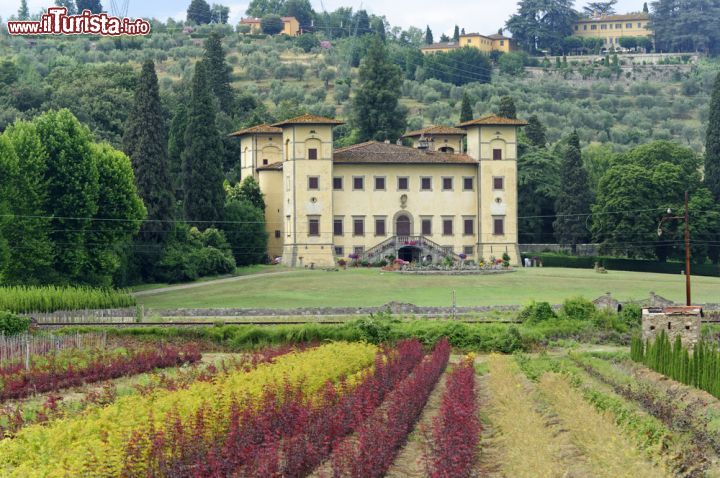 Immagine Villa signorile alla periferia di Pistoia, Toscana - Una bella dimora antica immersa nel verde della cittadina toscana © Claudio Giovanni Colombo / Shutterstock.com