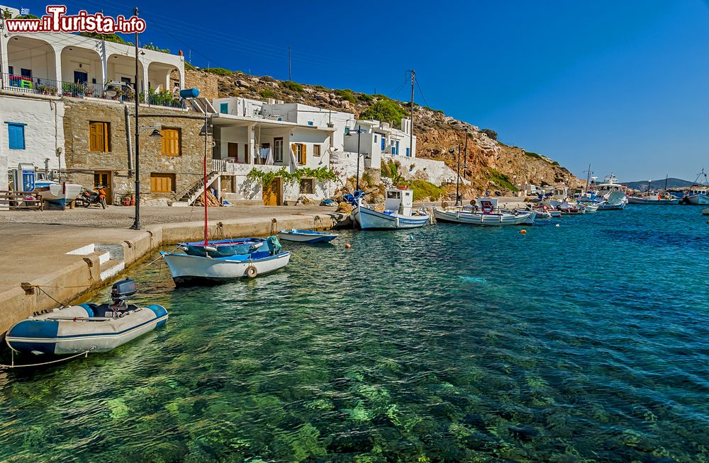 Immagine Un villaggio costiero sull'isola di Sifnos, arcipelago delle Cicladi in Grecia.