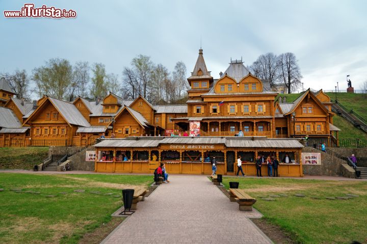 Immagine Il villaggio-museo di Gorodets (Gorodec) nei pressi di Nizhny Novgorod (Russia) si trova a meno di un'ora d'auto dal capoluogo - foto © Elena Mirage / Shutterstock.com