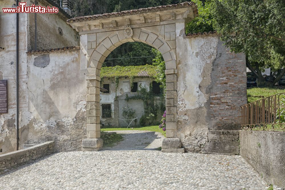 Immagine Visita al borgo storico di Follina, gioiello medievale del Veneto, nella Marca Trevigiana