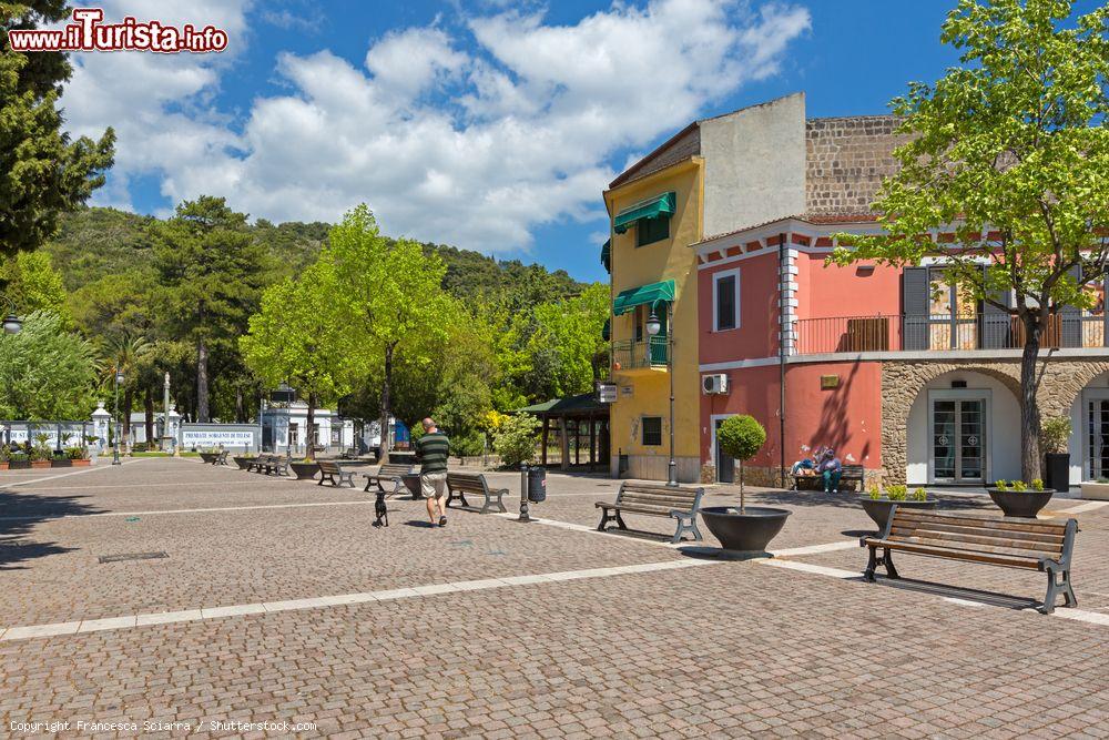 Immagine Visita al centro della località termale di Telese in Campania. - © Francesca Sciarra / Shutterstock.com