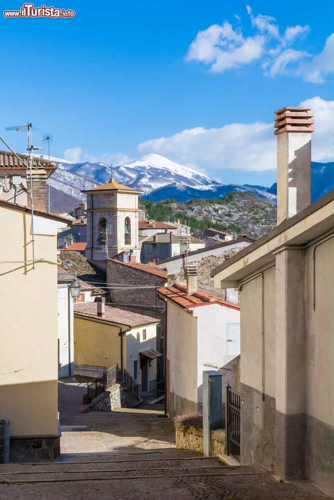 Immagine Visita al centro storico del piccolo borgo di Villalago in Abruzzo