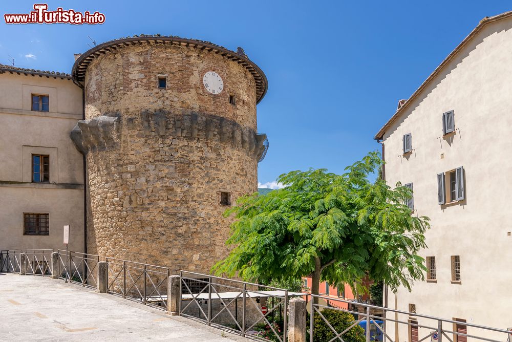 Immagine Visita al centro storico di Cetona: l'antico Rivellino del borgo