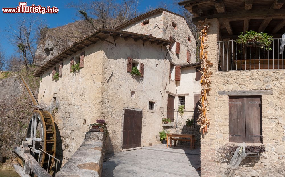 Immagine Visita al Molinetto della Croda, antico mulino ad acqua di Refrontolo in Veneto