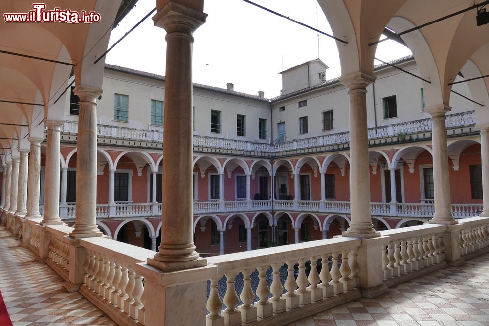 Immagine Visita al Palazzo Ducale di Massa in Toscana