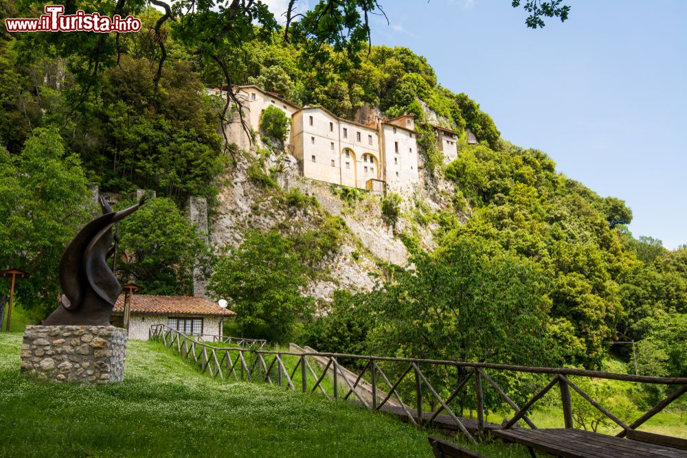 Immagine Visita al Santuario di San Francesco a Greccio, dove il Santo d'Assisi inventò il presepe