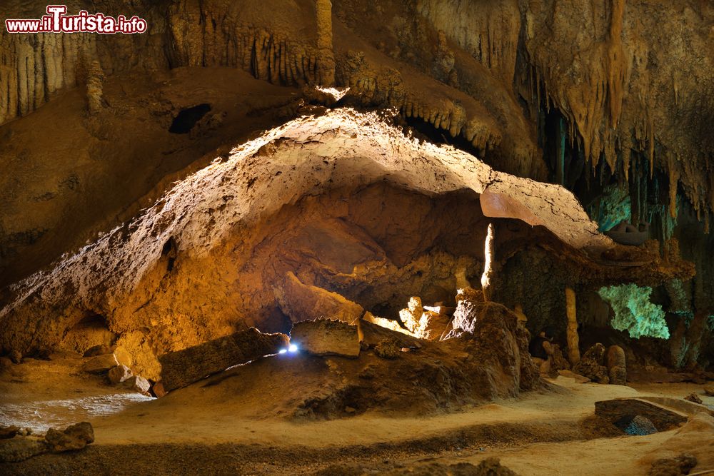 Immagine Visita alle grotte di Is Zuddas vicino a Santadi in Sardegna