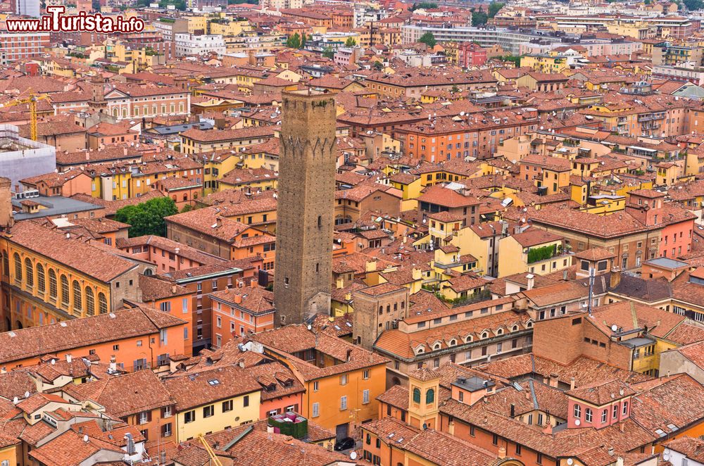 Immagine Veduta panoramica dalle due torri di Bologna, Emilia Romagna.