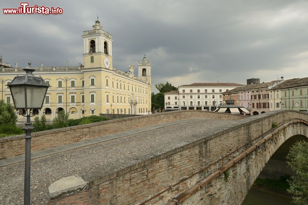 Immagine Visita del centro di Colorno con il Palazzo Ducale
