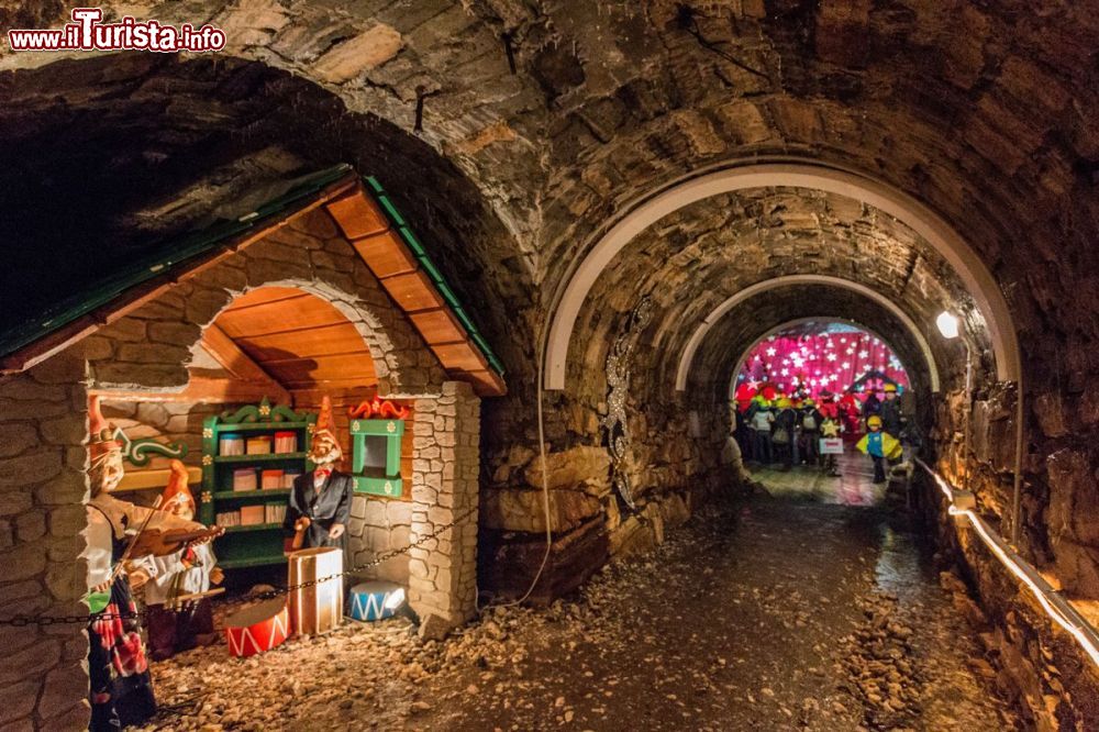 Mercatini Di Natale Piemonte.La Grotta Di Babbo Natale Di Ornavasso Date 2019