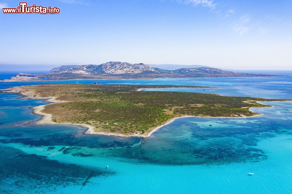 Immagine Vista aerea  da Stintino, Sardegna: in primo piano l'Isola Piana e in seconda battuta l'Asinara