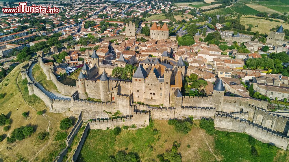 Immagine Vista aerea del borgo di Carcassonne nel sud della Francia