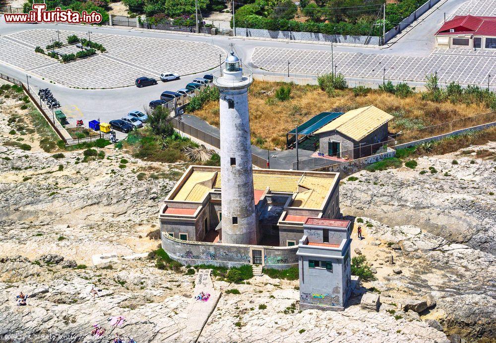 Immagine Vista aerea del faro di Brucoli vicino ad Augusta in Sicilia - © Michele Ponzio / Shutterstock.com