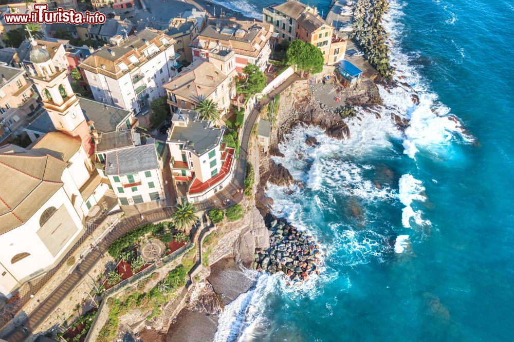 Immagine Vista aerea del pittoresco villaggio di Bogliasco, borgo marinaro della Liguria