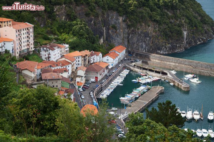 Immagine Vista aerea del villaggio di Elantxobe in Spagna