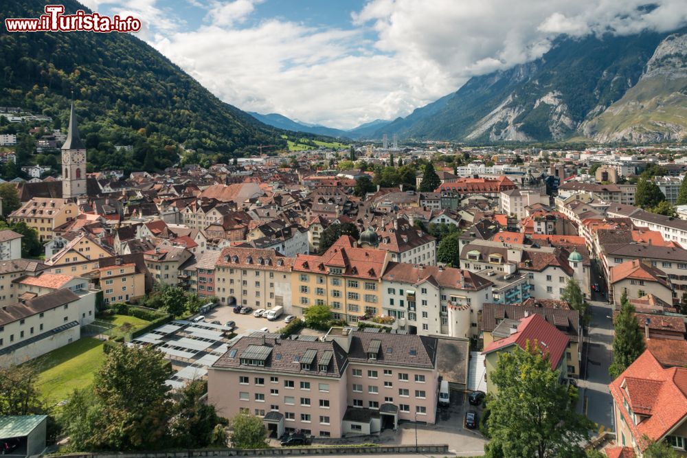 Immagine Vista aerea della cittadina di Coira (Chur), capoluogo del Cantone dei Grigioni, in Svizzera.