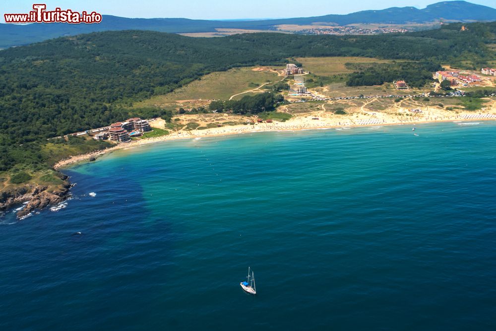 Immagine Vista aerea della spiaggia di Kavatsite vicino a Sozopol in Bulgaria