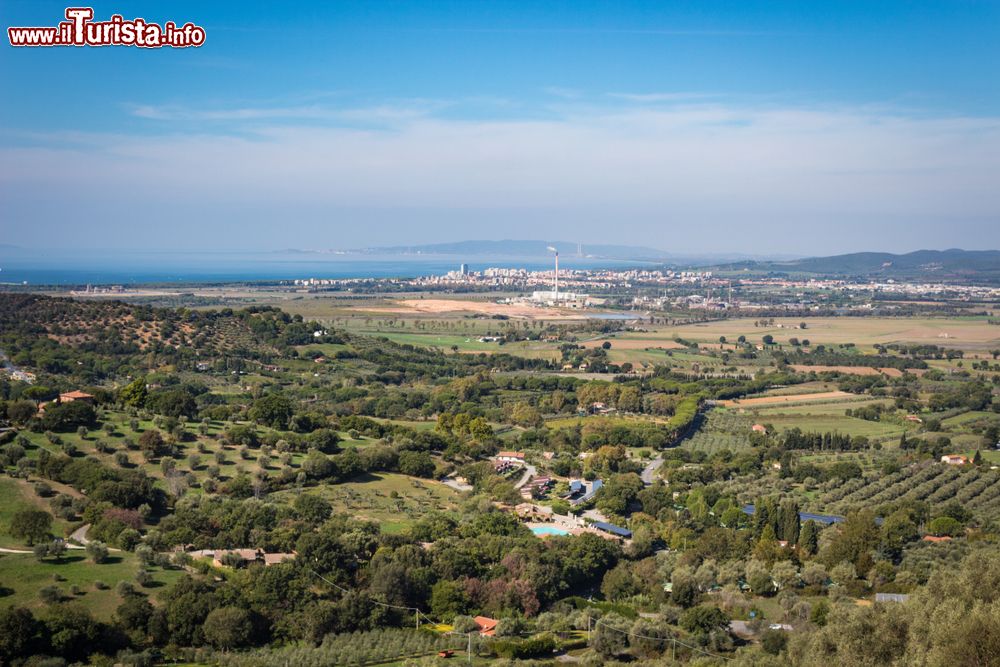 Immagine Vista aerea delle campagne di Scarlino in Toscana. Siamo in Maremma, in provincia di Grosseto