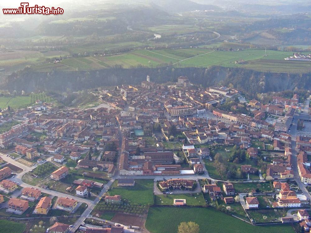 Immagine Vista aerea di Carrù in Piemonte