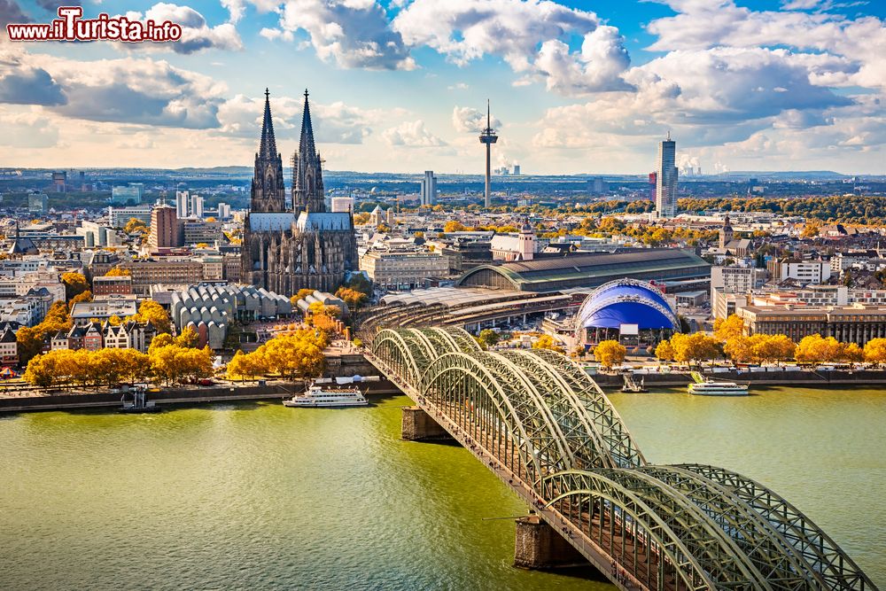 Immagine Vista aerea di Colonia (Köln) in Germania, la quarta città del paese per popolazione. Colonia si trova nel Land della Renania Settentrionale-Vestfalia.