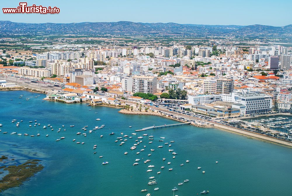 Immagine Vista aerea di Faro in Algarve, la città più importante del Portogallo del sud