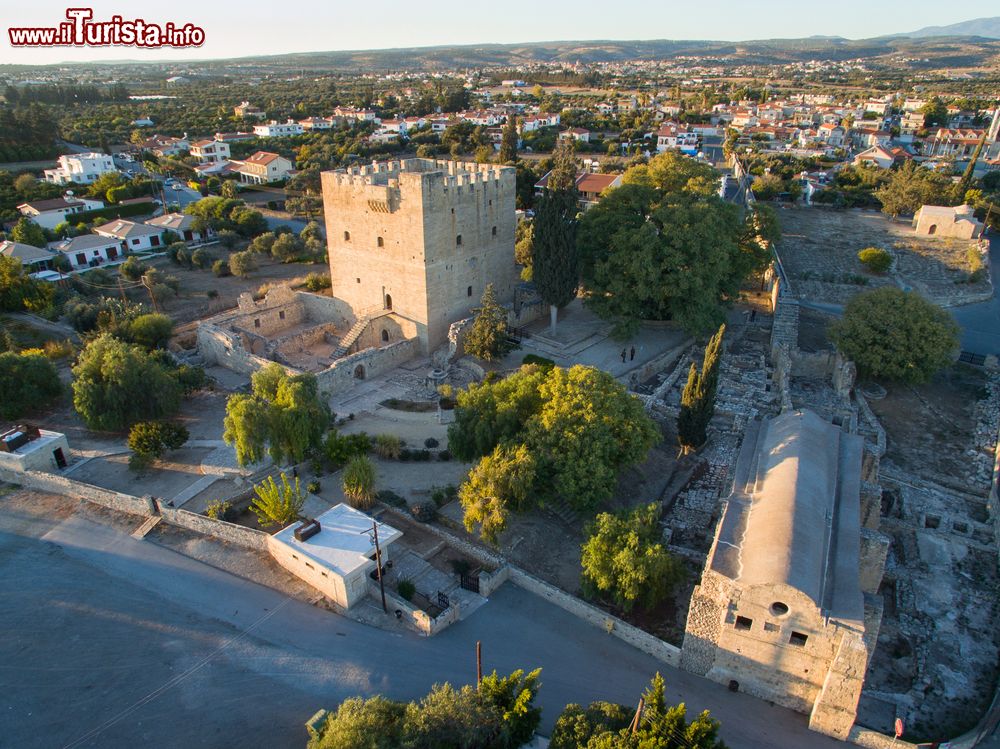 Immagine Vista aerea di Kolossi e il suo castello a Cipro