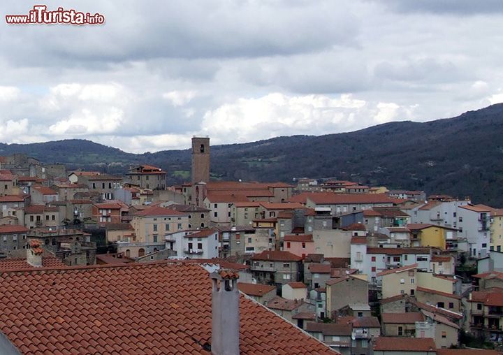 Immagine Il cuore della cittadina di Gavoi, le case e la chiesa di San Savino - © Gianfranco - CC BY-SA 3.0 - Wikimedia Commons.