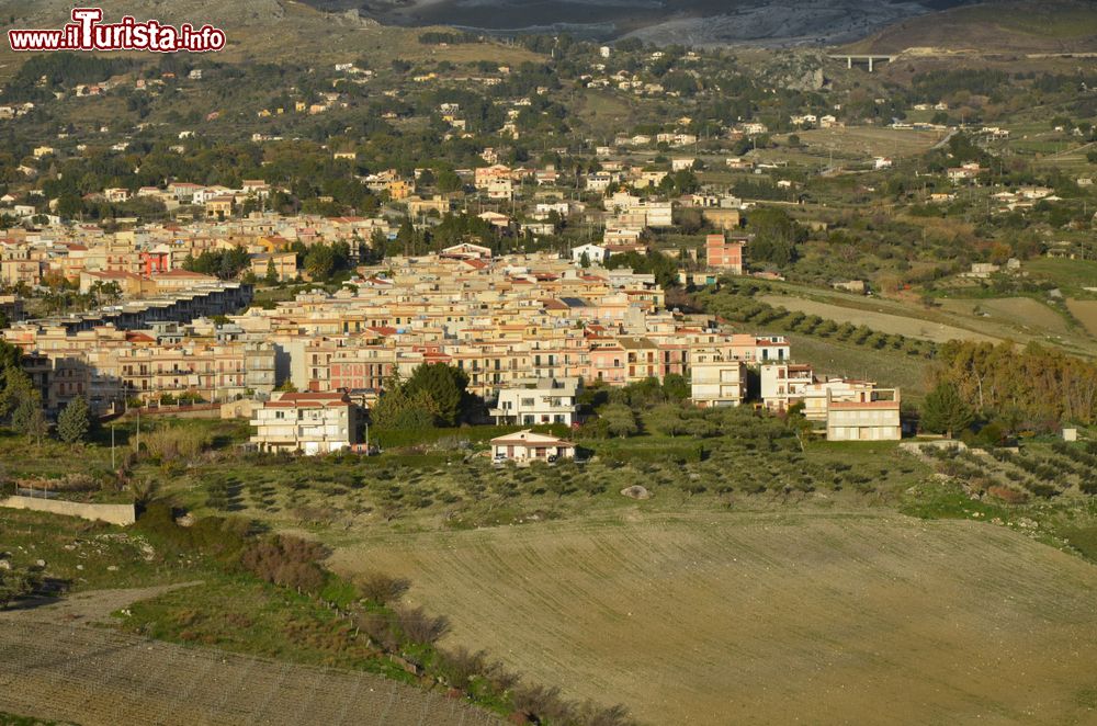 Immagine Vista dall'alto della cittadina di Sambuca di Sicilia
