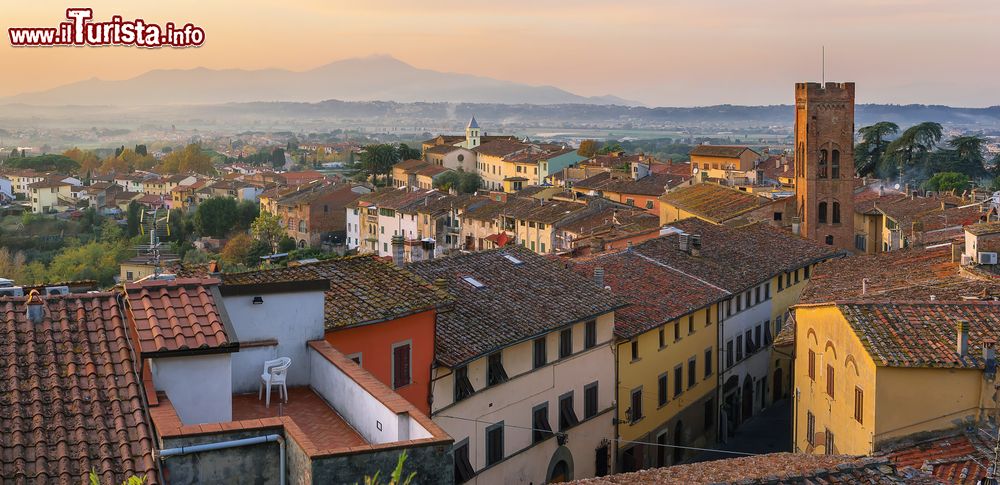 Immagine Vista dall'alto di Montopoli in Val d'Arno, cittadina del pisano, in Toscana