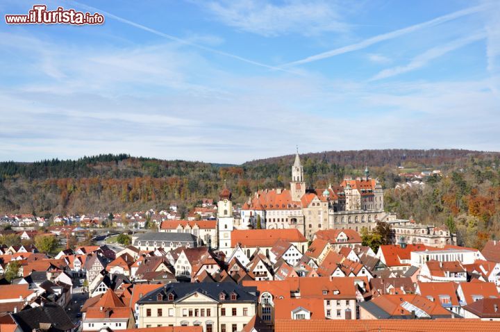 Immagine Vista dall'alto sulla vecchia città di Sigmaringen, Germania - Capitale del principato di Hohenzollern-Sigmaringen dal 1850, questa bella cittadina di circa 16 mila abitanti si trova a sud di Stoccarda: i colpi d'occhio sul suo centro antico e sui monumenti che ospita sono davvero suggestivi © MaJaPa / Shutterstock.com