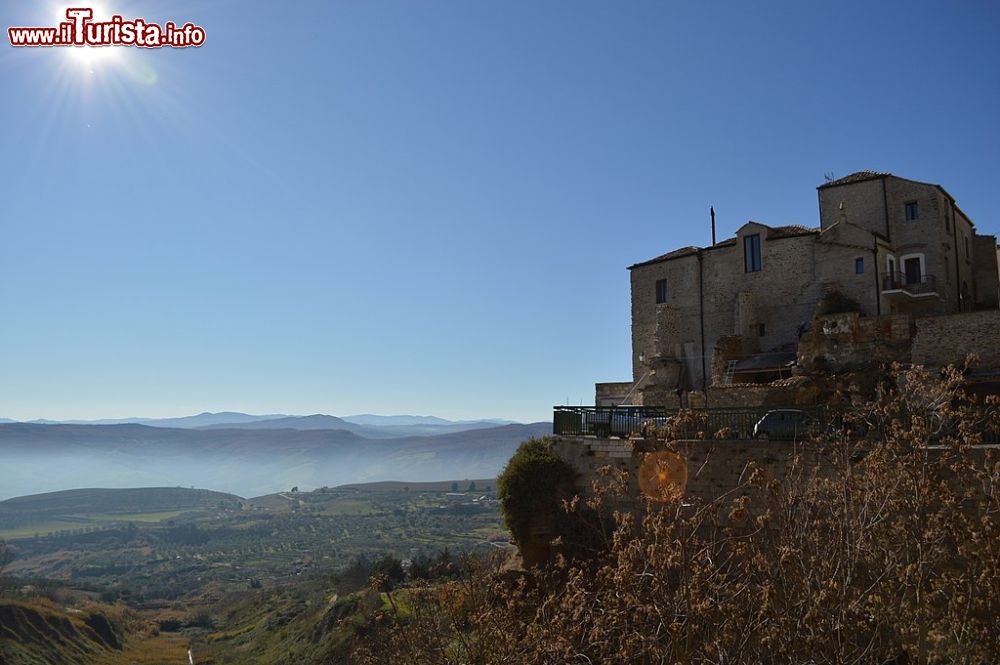 Immagine Vista del borgo di Irsina in Basilicata, provincia di Matera Di Nyx NK - Opera propria, CC BY-SA 4.0, Collegamento