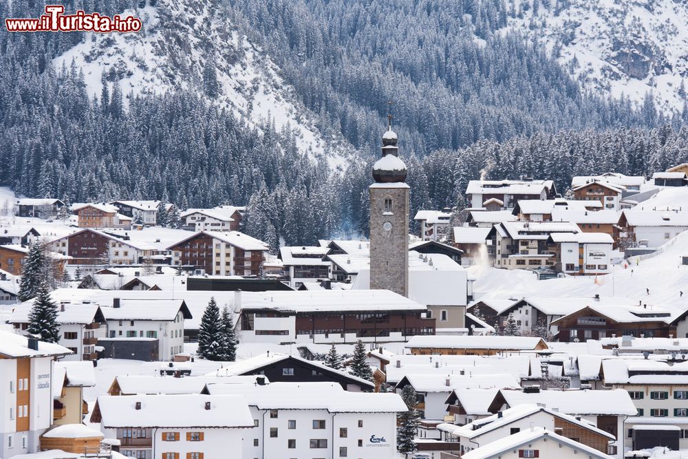 Immagine Vista del centro di Lech e il campanile della chiesa principale