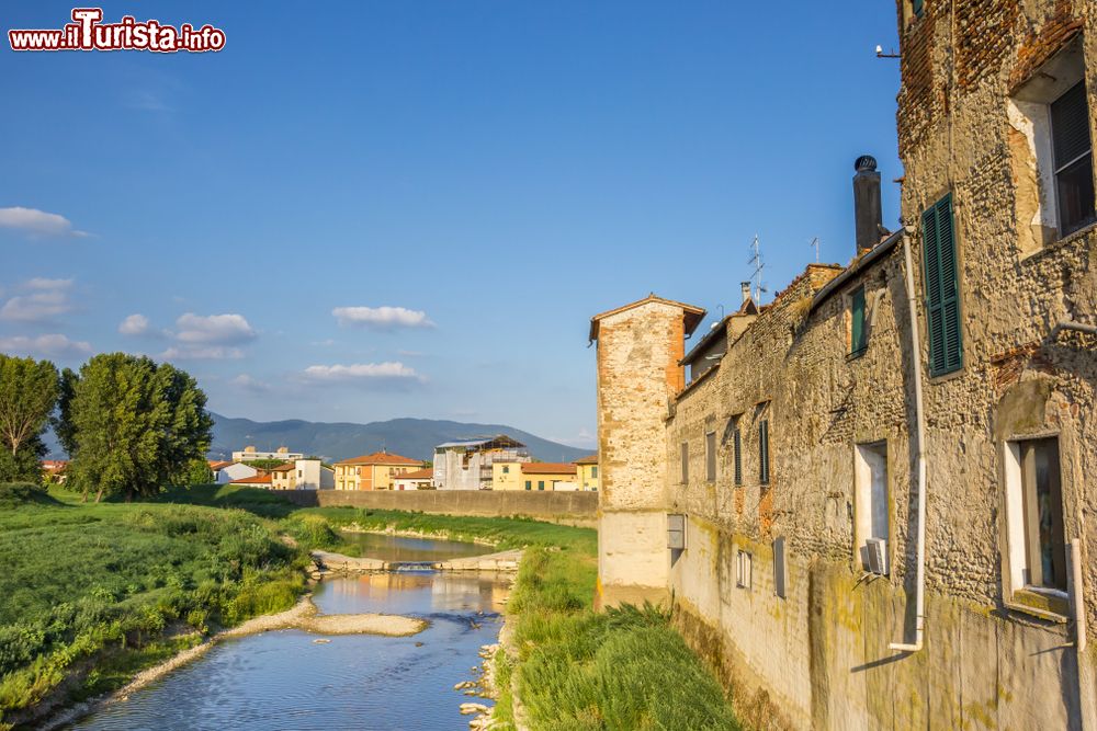 Immagine Vista del fiume Bisenzio e del centro storico di Campi Bisenzio in Toscana