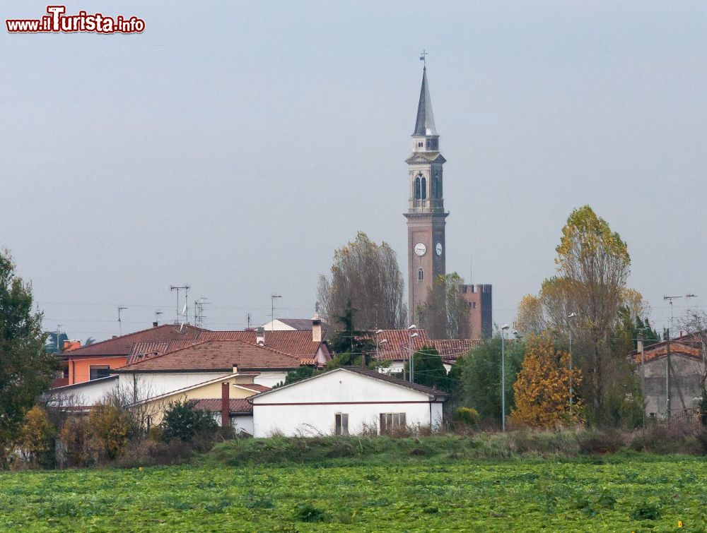 Immagine Vista della cittadina di Solesino, Veneto, famosa per la sua Beer Fest - © Sergey Ashmarin, CC BY-SA 3.0, Wikipedia